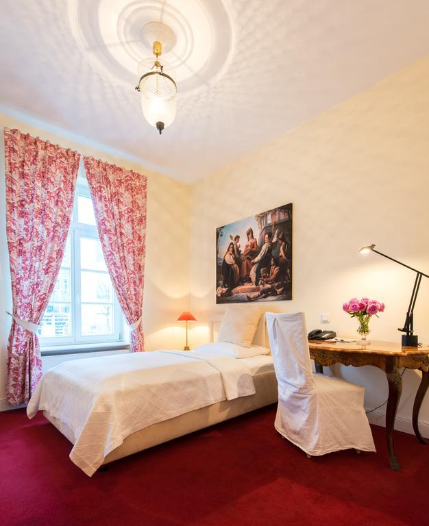Dirazi Guesthouse & Apartments Gmbh Frankfurt am Main Kültér fotó
