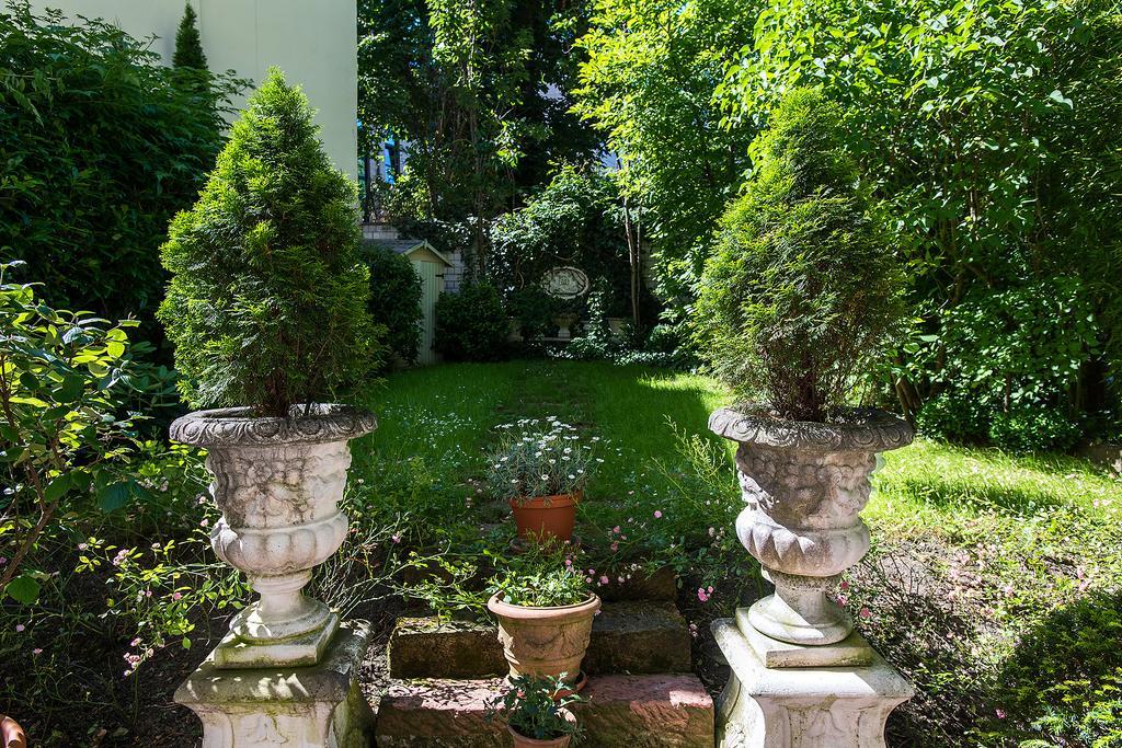 Dirazi Guesthouse & Apartments Gmbh Frankfurt am Main Kültér fotó